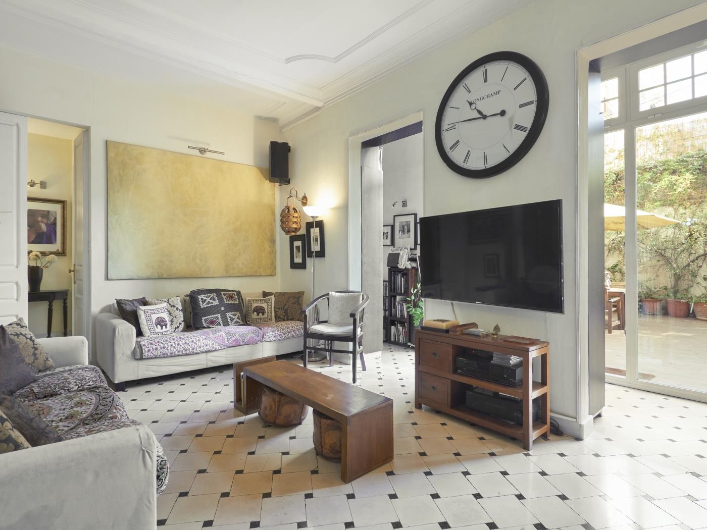 FOR SALE: Bright apartment with terrace in l'Eixample - Price: 749.000 € - My Space Barcelona Apartments