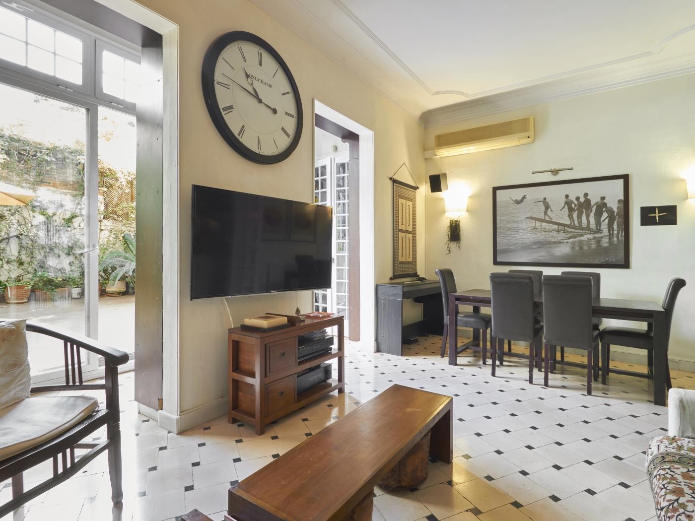 FOR SALE: Bright apartment with terrace in l'Eixample - Price: 749.000 € - My Space Barcelona Apartments