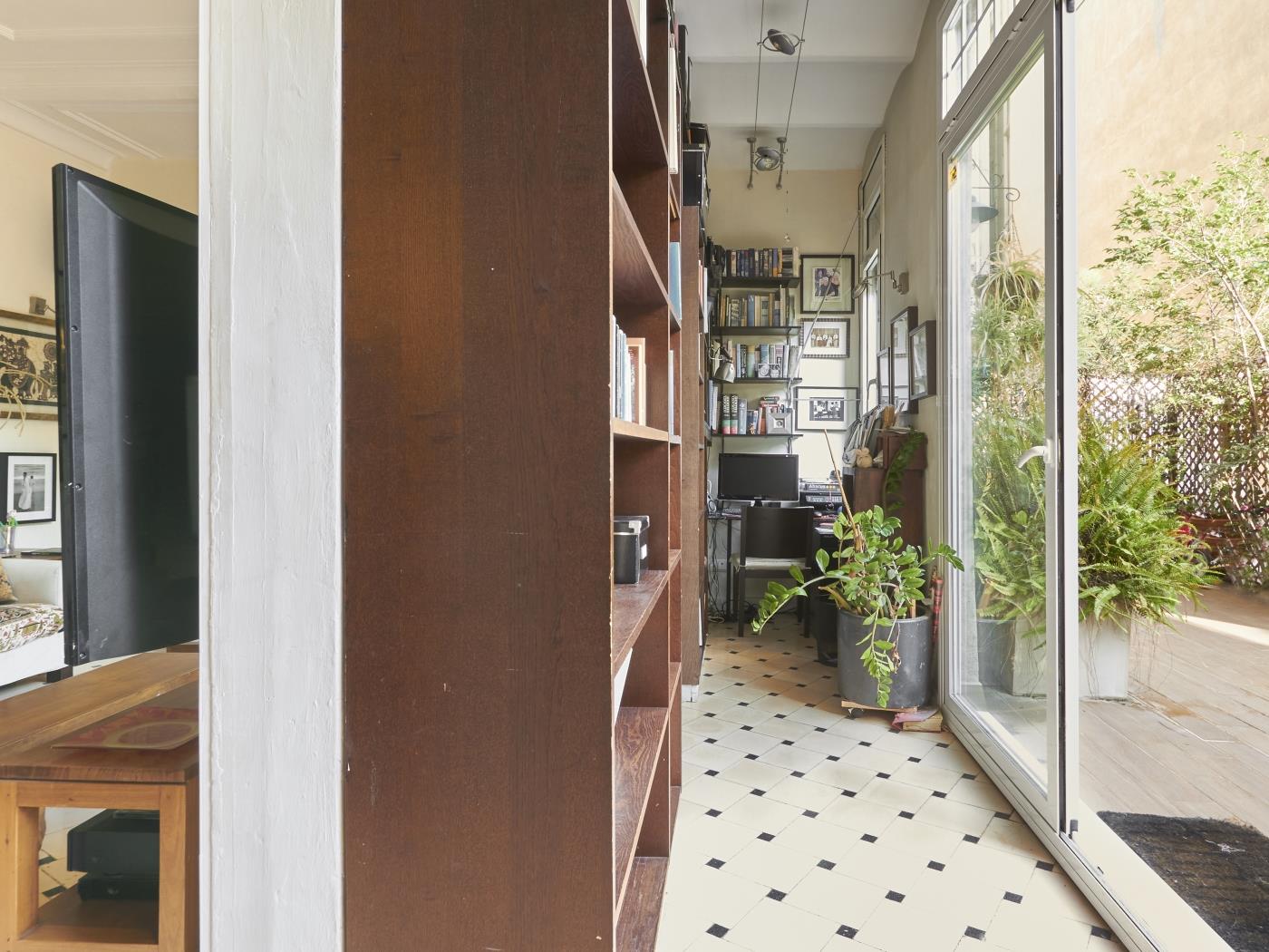 FOR SALE: Bright apartment with terrace in l'Eixample - Price: 749.000 € - My Space Barcelona Apartments