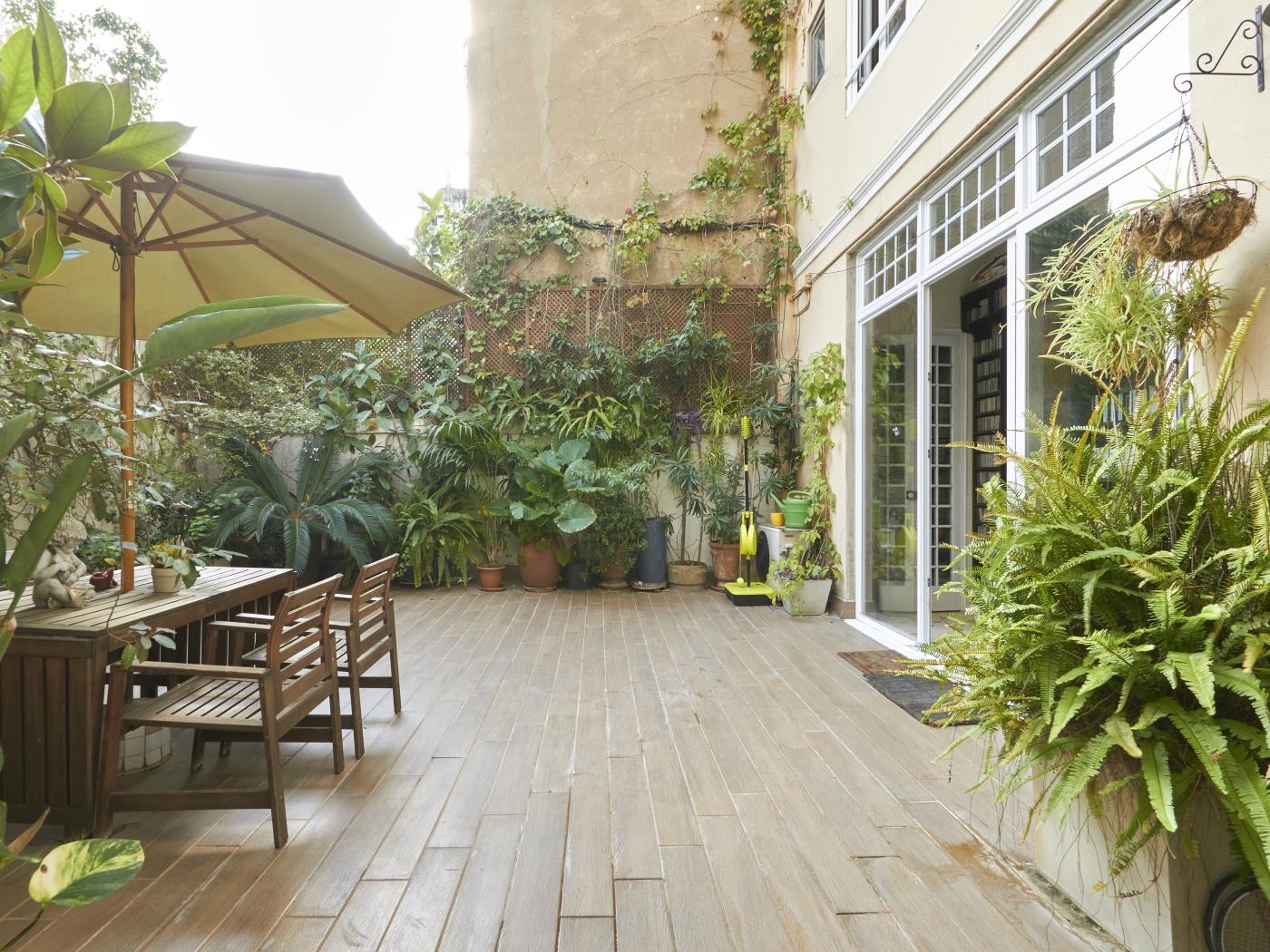 FOR SALE: Bright apartment with terrace in l'Eixample - Price: 749.000 € - My Space Barcelona Apartments