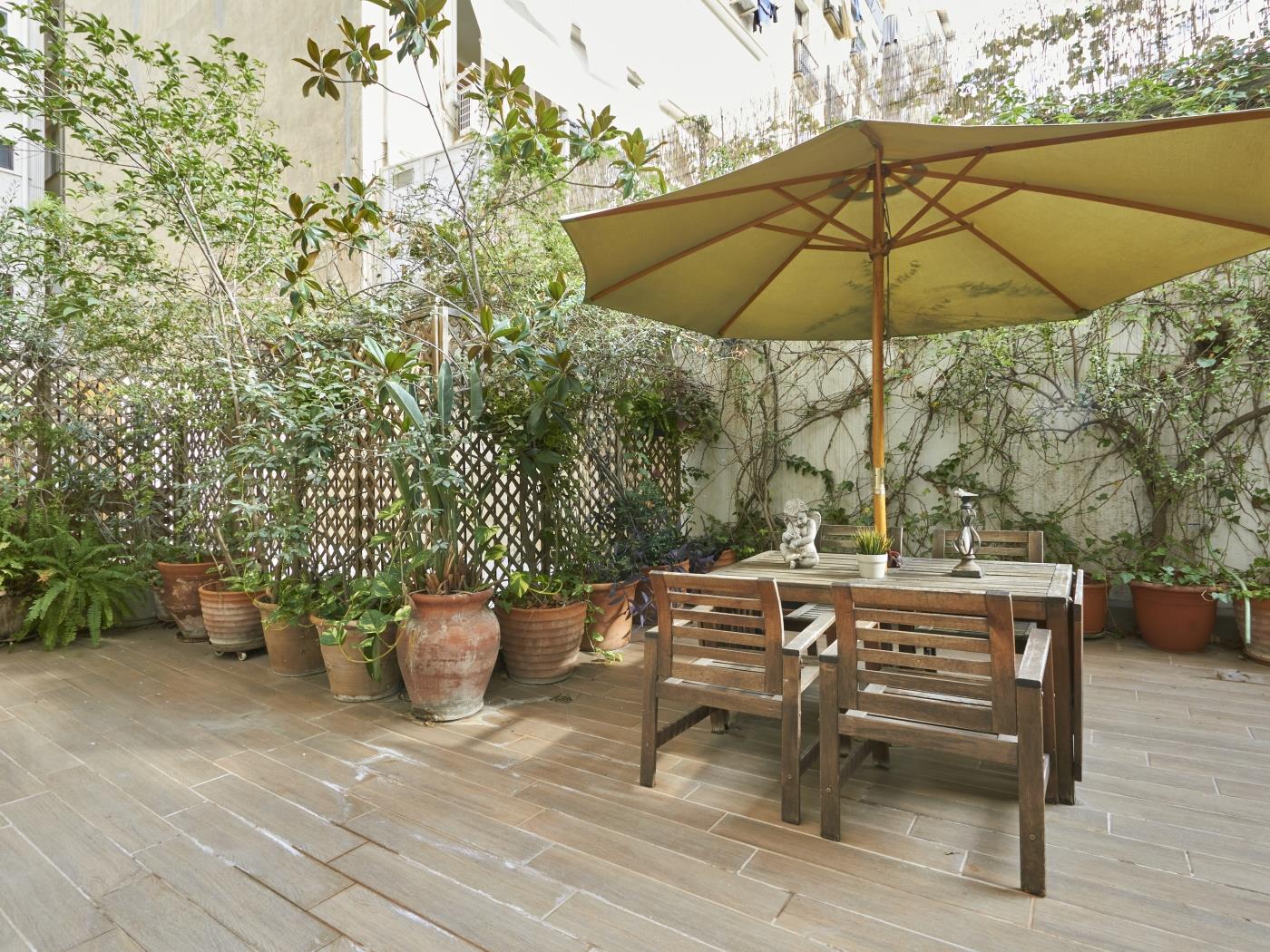 FOR SALE: Bright apartment with terrace in l'Eixample - Price: 749.000 € - My Space Barcelona Apartments