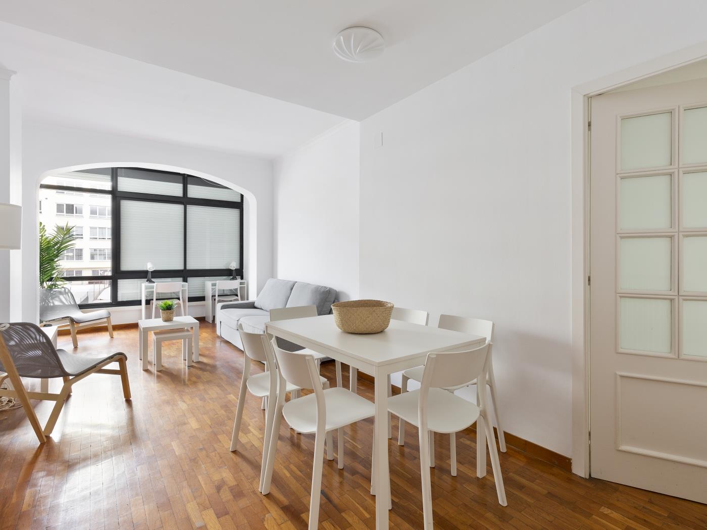 Charming apartment with capacity for 6 people in Consell de cent! - My Space Barcelona Apartments