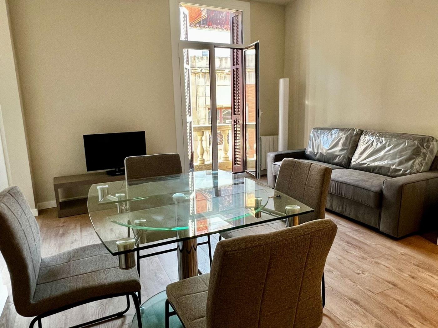 Bright renovated loft with balcony in residential area - My Space Barcelona Apartments