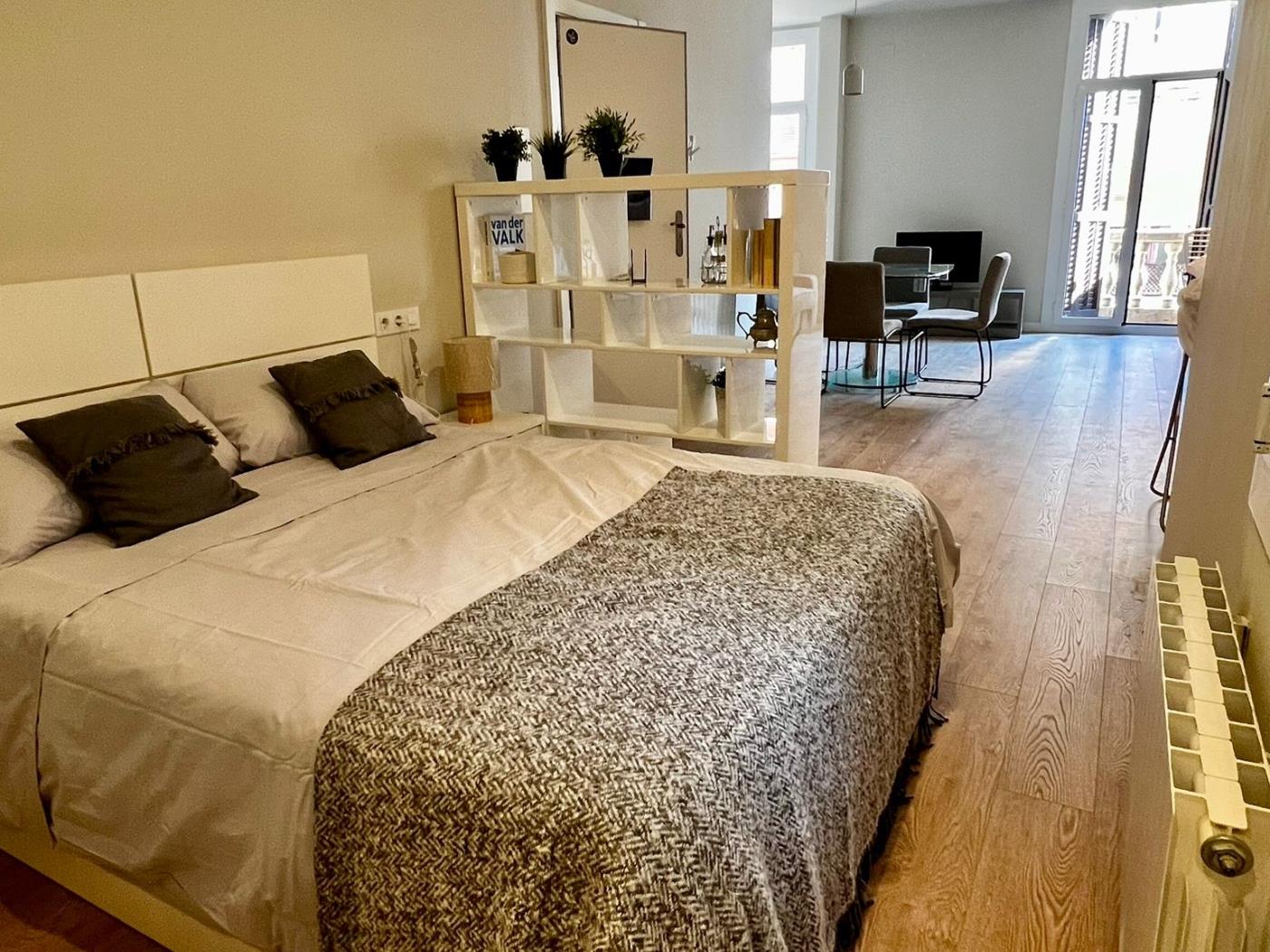 Bright renovated loft with balcony in residential area - My Space Barcelona Apartments