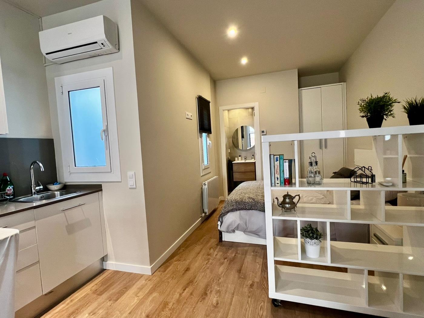 Bright renovated loft with balcony in residential area - My Space Barcelona Apartments
