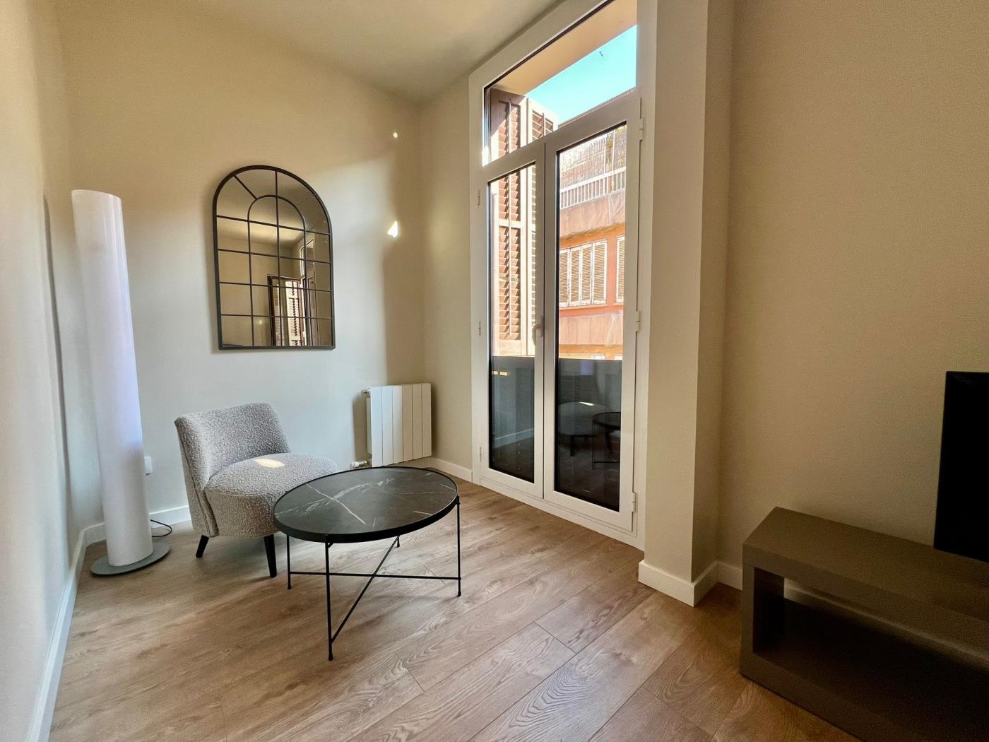 Bright renovated loft with balcony in residential area - My Space Barcelona Apartments